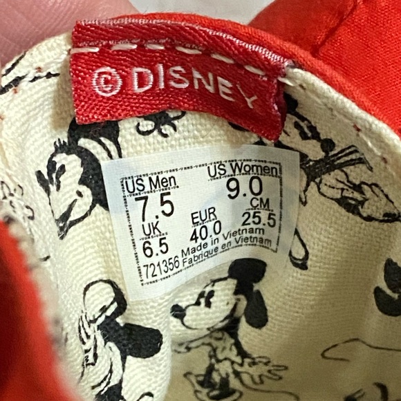 NWT Vans x Disney Minnie Mouse Red Polka Dot Puffy Bow Slip On Sneakers Size 9 - Picture 2 of 11